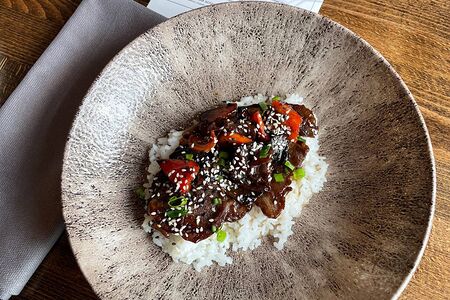 Говядина в устричном соусе с рисом