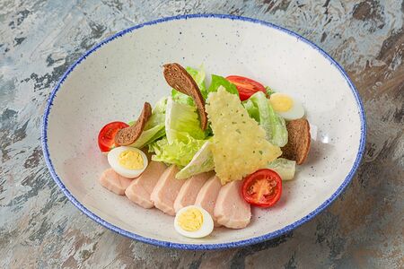 Салат Цезарь с куриным филе