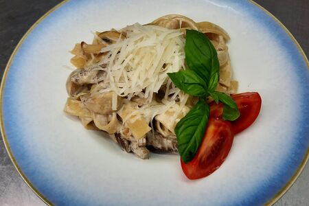 Феттуччини с говядиной и грибами