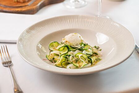 Салат с цукини и мини-кальмарами