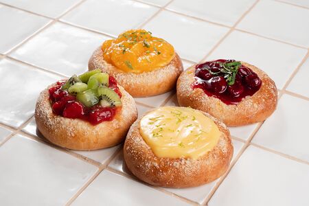 Ватрушка с заварным ванильным кремом