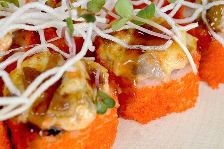 Запеченный ролл с угрём