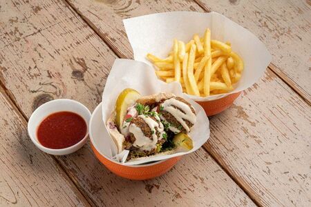 Фалафель в пите и картофель фри