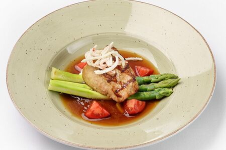 Тунец со спаржей в устричном соусе