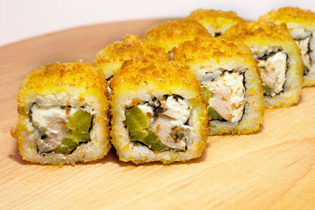 Ролл темпурный с курицей и дайконом