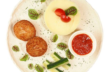 Неаполитанские польпетты с картофельным пюре и томатным соусом