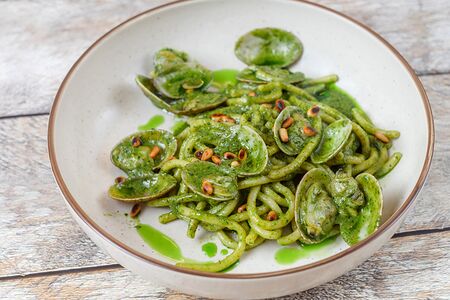 Спагетти с соусом песто и вонголе