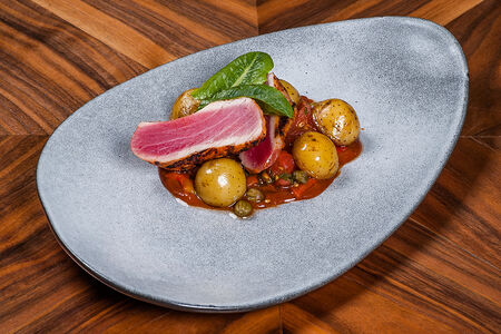 Стейк из тунца на гриле