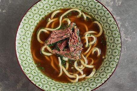 Суп с бараниной и вытяжной лапшой