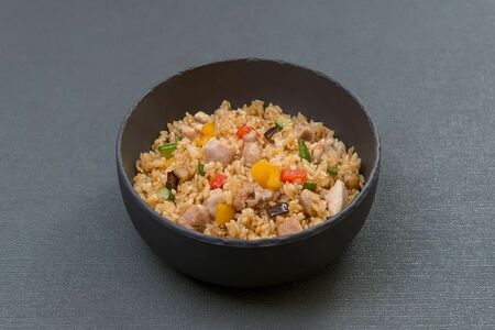 Рис, жаренный с курицей и овощами