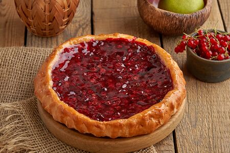 Пирог с брусникой