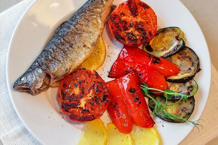 Форель радужная со шпинатом