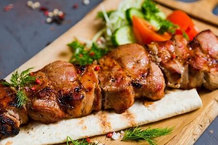 Шашлык из cвинoй шеи в специях