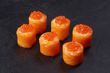 Ями маки с красной икрой