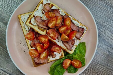 Бельгийские вафли с беконом