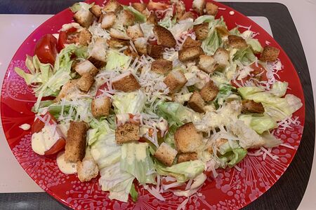 Салат Цезарь с курицей