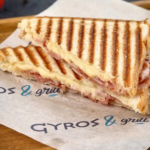 Тост с беконом и сыром