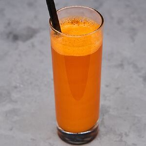 Свежевыжатый морковный сок