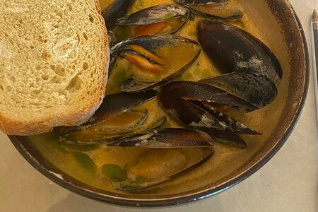 Мидии Том ям