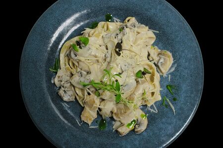 Феттуччине с цыплёнком и грибами