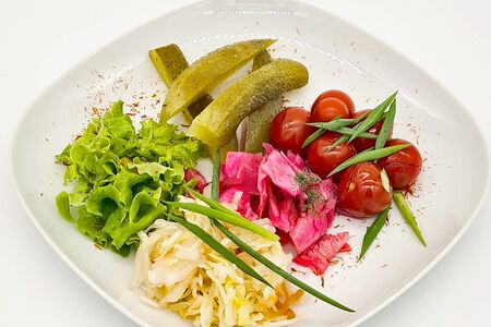 Ассорти домашних разносолов