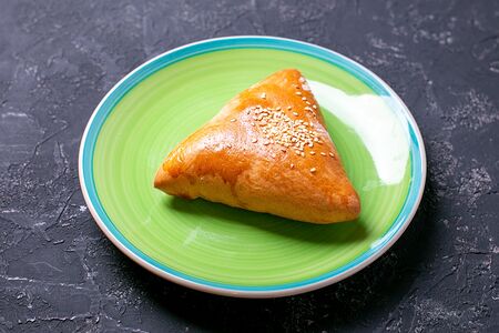 Пирожок с курицей и картошкой