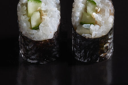 Маки с огурцом