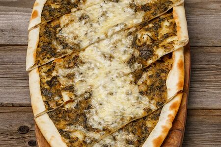 Пиде со шпинатом и сыром