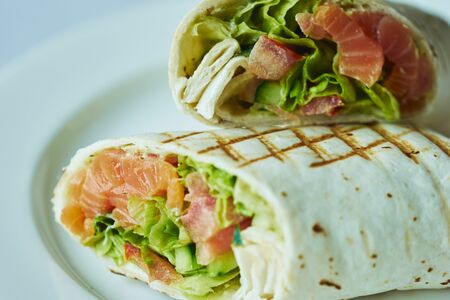 Ролл с лососем