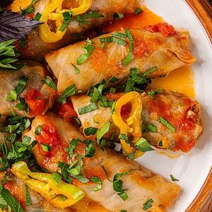 Долма в капустных листьях