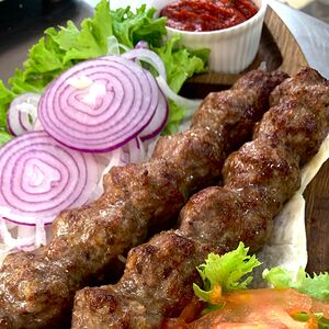 Люля-кебаб из говядины в лаваше