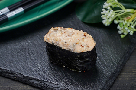 Гункан Угорь спайси