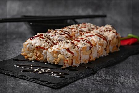 Ролл Дейнерис с угрем