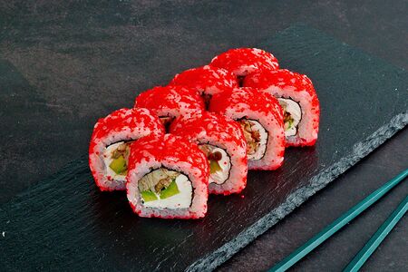 Калифорния с угрем и огурцом