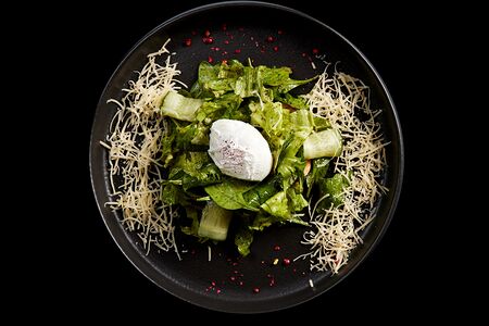 Креветки, авокадо и шпинат