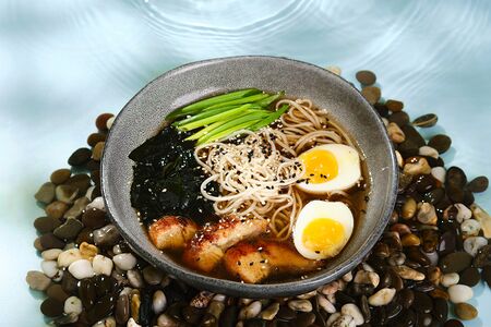 Рамен с угрём