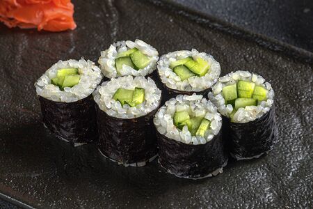 Мини-роллы Огурец