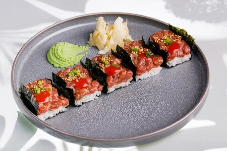 Суши осидзуси с говядиной
