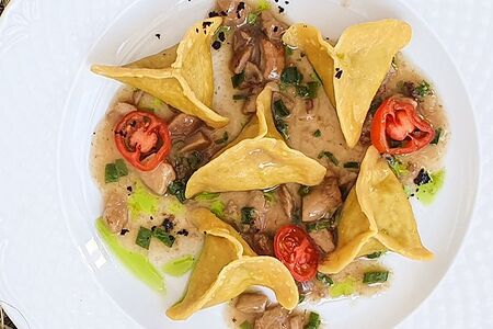 Вареники из пряного теста с печёным картофелем