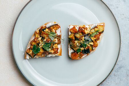 Брускетта с баклажанами