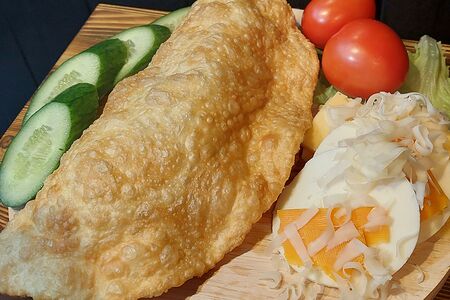 Чебурек Четыре сыра с зеленью