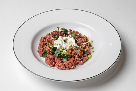 Тартар Баттута из говядины со страчателлой