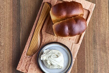 Булочка Хоккайдо со сливочной мисо-пастой