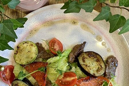 Теплый тайский салат из говядины