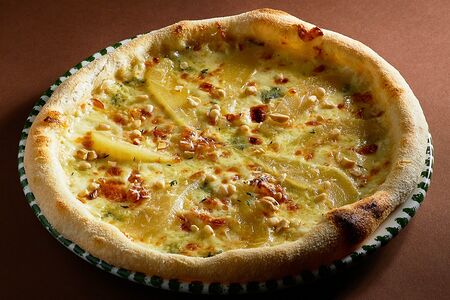 Пицца Четыре сыра с грушей