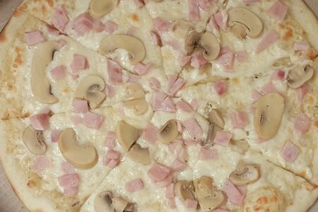 С ветчиной и грибами