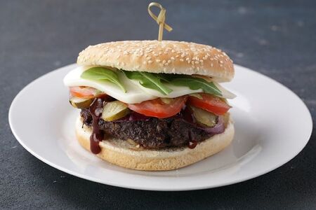 Бургер из ягнятины