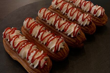 Клубничный эклер