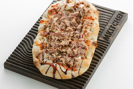 Тунец, лук и каперсы