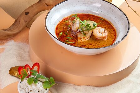 Фирменный Том ям с морепродуктами